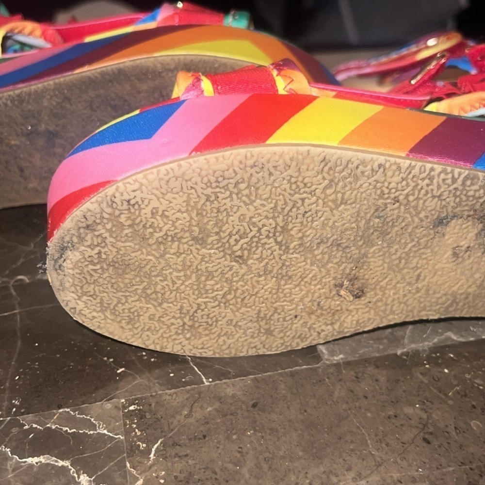 Bright multicolored platform sandals with ankle straps. Size 7. - Picture 5 of 6